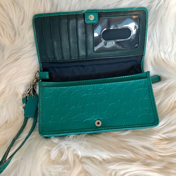 Coach Wristlet, green patent, FUC - Picture 6 of 13